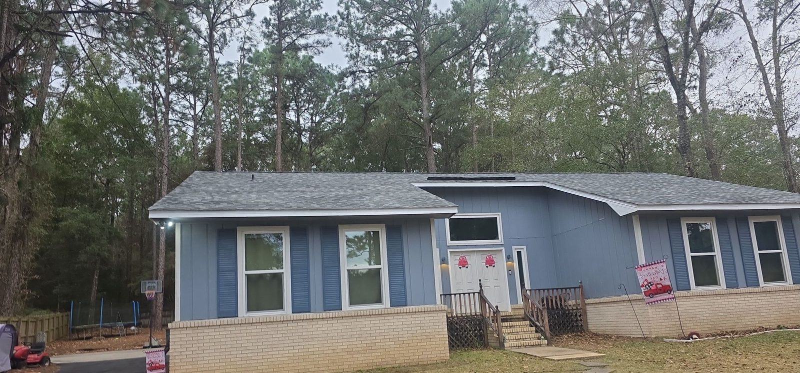 New gray architectural shingle FORTIFIED roof on a blue home in Daphne