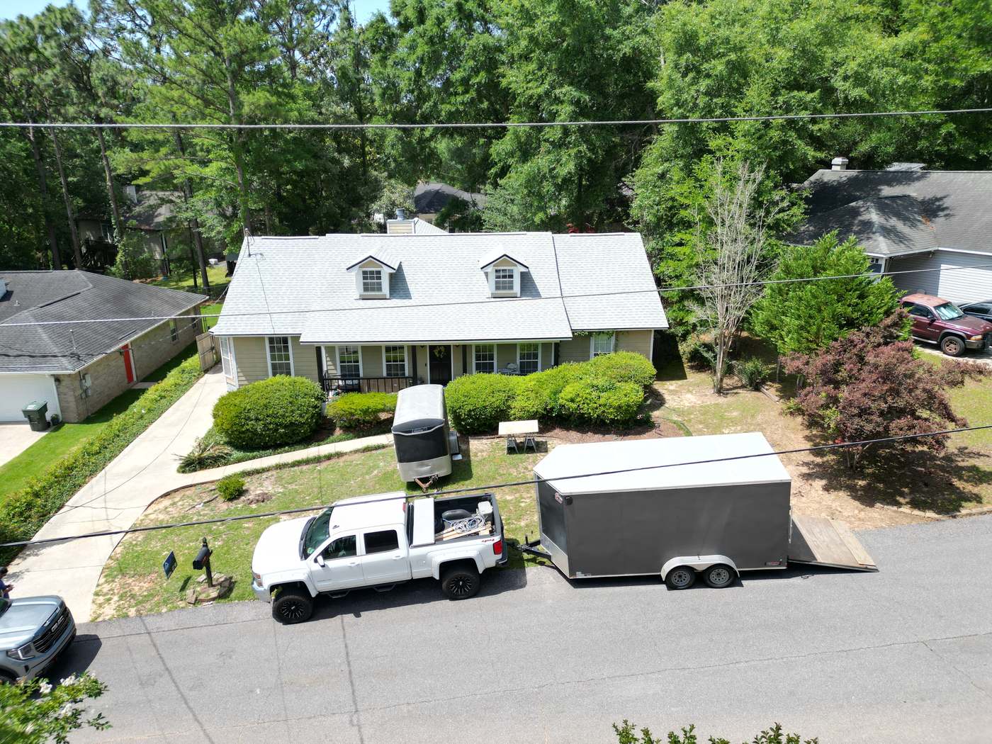 Bowab truck and trailer outside a cottage on the Eastern Shore